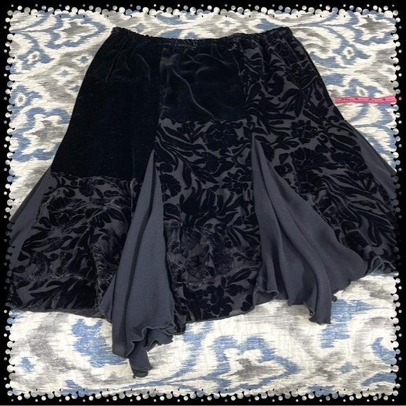 💕Beautiful Velvet Lace Patchwork Skirt💕 - Picture 4 of 11